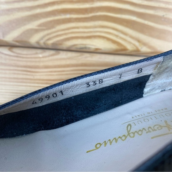 Salvatore Ferragamo Black Leather Classic Low Heels Pumps Slip-on Women's 7 US - Picture 6 of 11